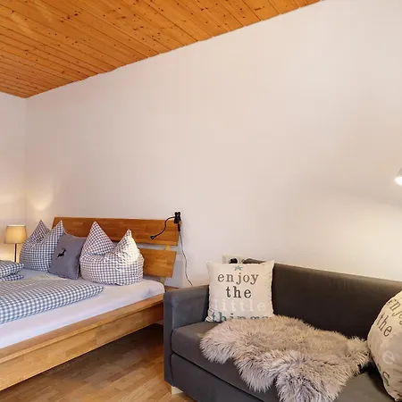 Konukevi Vogtsmichelhof - Haupthaus Alpirsbach