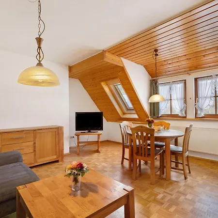 Konukevi Vogtsmichelhof - Haupthaus Alpirsbach